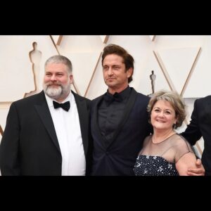 Gerard Butler Instagram - Representing #HowToTrainYourDragon with this fine crew. So many people worked on this franchise and tonight’s #Oscars nomination is for every one of you.