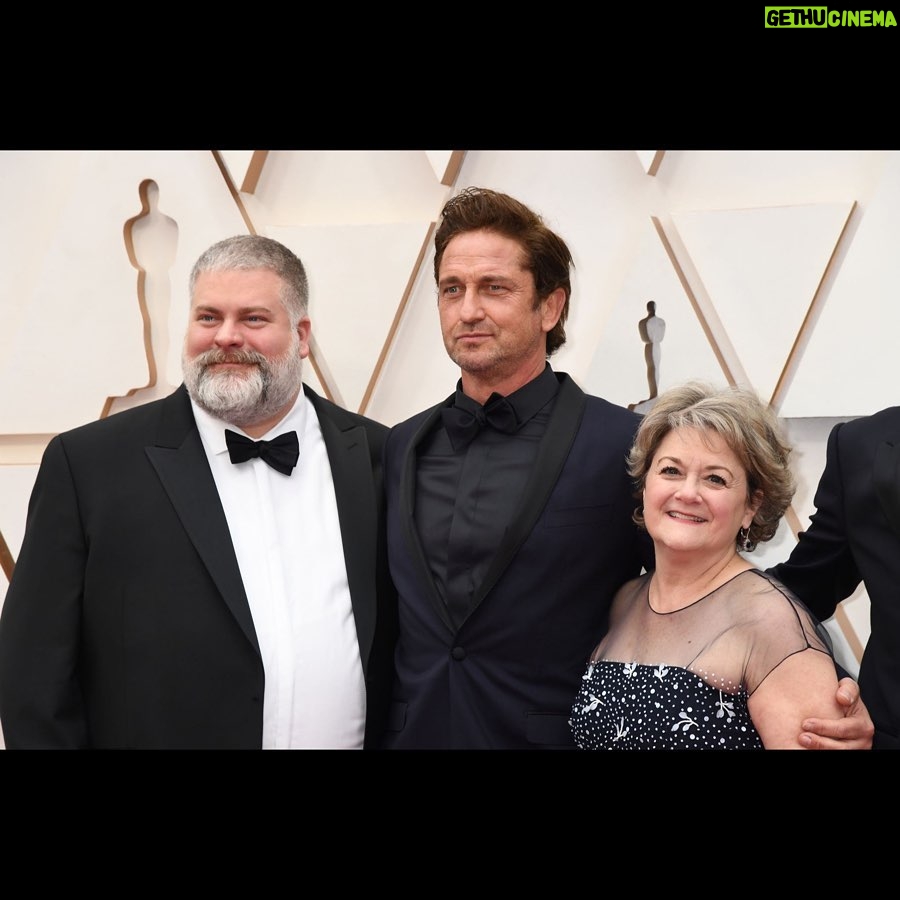 Gerard Butler Instagram - Representing #HowToTrainYourDragon with this fine crew. So many people worked on this franchise and tonight’s #Oscars nomination is for every one of you. The Oscars