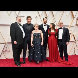 Gerard Butler Instagram - Representing #HowToTrainYourDragon with this fine crew. So many people worked on this franchise and tonight’s #Oscars nomination is for every one of you.
