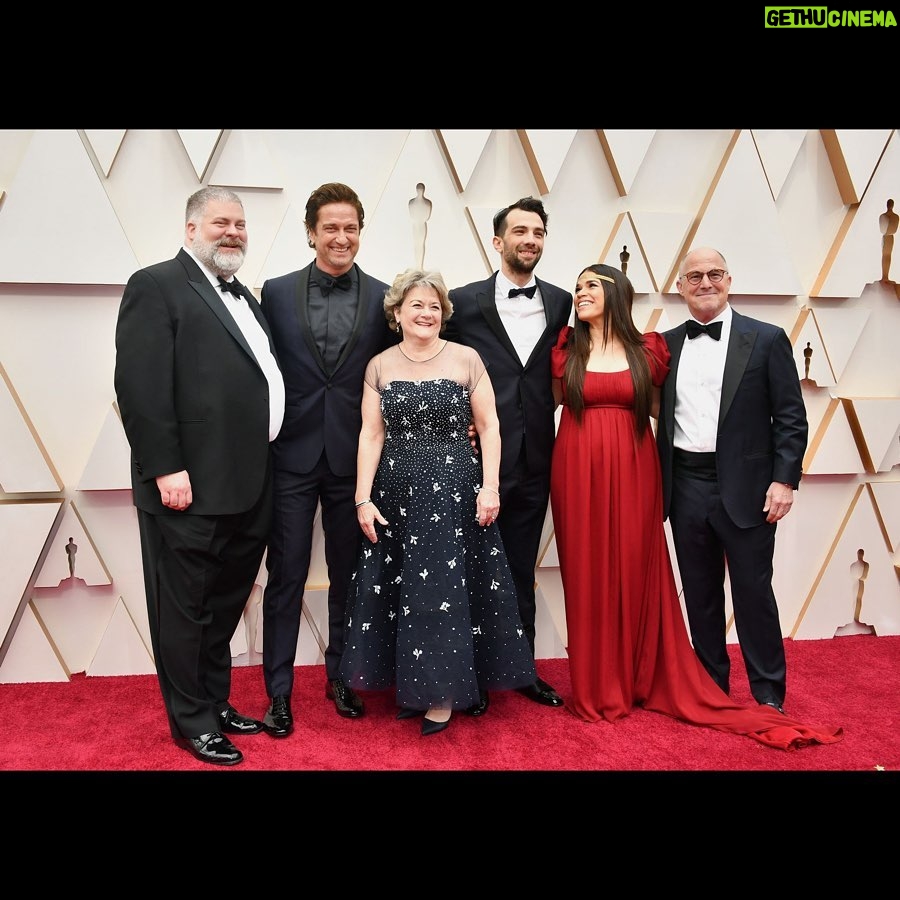 Gerard Butler Instagram - Representing #HowToTrainYourDragon with this fine crew. So many people worked on this franchise and tonight’s #Oscars nomination is for every one of you. The Oscars