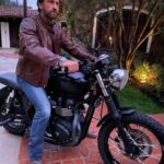 Gerard Butler Instagram - Riding into the weekend. #FestinaAlwaysFits #WearAWatch @festina.watches
