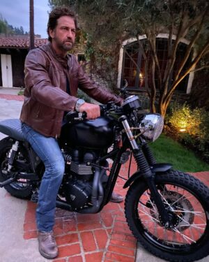 Gerard Butler Instagram - Riding into the weekend. #FestinaAlwaysFits #WearAWatch @festina.watches