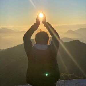 Gerard Butler Instagram - Let your light shine in to the new decade. Sending you all love. Happy New Year from the Himalayas.