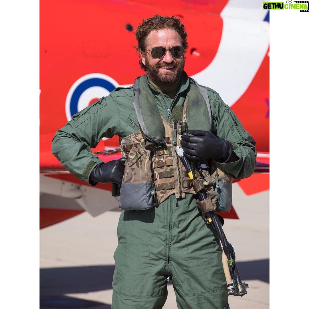 Gerard Butler - 174.9K Likes - I had such an amazing time with these guys. Thanks to the @RAFRedArrows for taking me on the ride of my life! #RedArrowsTour
