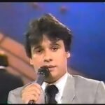 Gerly Hassam Instagram - Viernes de plancha!! Hoy le corresponde al divo de Juárez: Juan Gabriel (Alberto Aguilera Valadez) que además de muchas canciones de este género romántico, interpretó rancheras en un ámbito donde los prejuicios y estigmas jamás pudieron opacar su talento. Más de 2000 composiciones y cerca de 150 millones de discos vendidos lo consolidan como uno de los artistas más exitosos. Donde quiera que lo pongan y digan lo que digan Juan Gabriel fue y será un icono de la música hispana. Les dejo en mi concepto 10 de sus baladas más bellas, faltan demasiadas, pero cómo es mi instagram pongo las que más me gustan. 😝😝 Finalizando con la favorita de mi mamá, Lucia a quien se la alcancé a cantar antes de verla partir. Esta publicación es especial por que a través de estos temas la recuerdo mucho. Y si leíste hasta acá y eres amante de la plancha te tengo una noticia espectacular !!🤭🤭🤭 Que viva la buena música. 1. He venido a pedirte perdón 2. Siempre en mi mente 3. María José 4. Aunque te enamores 5. Mi fracaso 6. Con tu amor 7. No nací para amar 8. Si quieres 9. Querida 10. Te lo pido por favor. Santiago de Cali