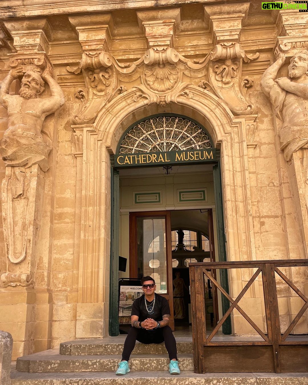Gerly Hassam Instagram - Postales de Malta. Los fans de @gameofthrones morirían por conocer este sitio tan bonito! 🥰🥰🥰🥰🥰🥰
