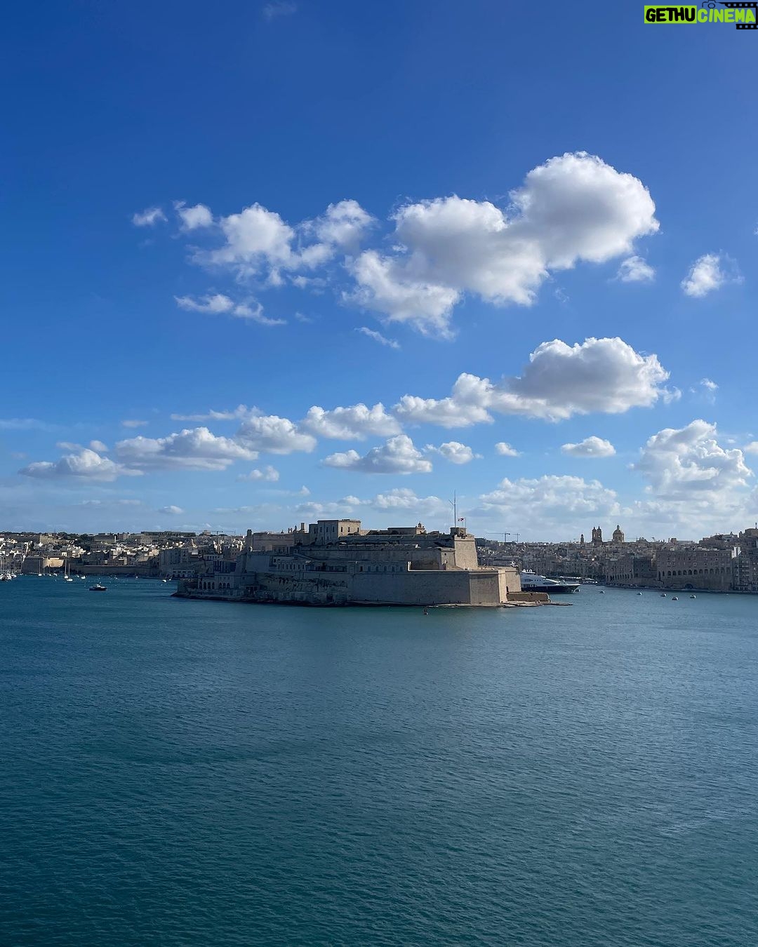 Gerly Hassam Instagram - No es Villeta es Valleta Malta!! 🥰🥰🥰 Si me encuentran rn la última les gasto una pony-malta Esta noche oh my Dog info: @gritosentertainment Valletta, Malta
