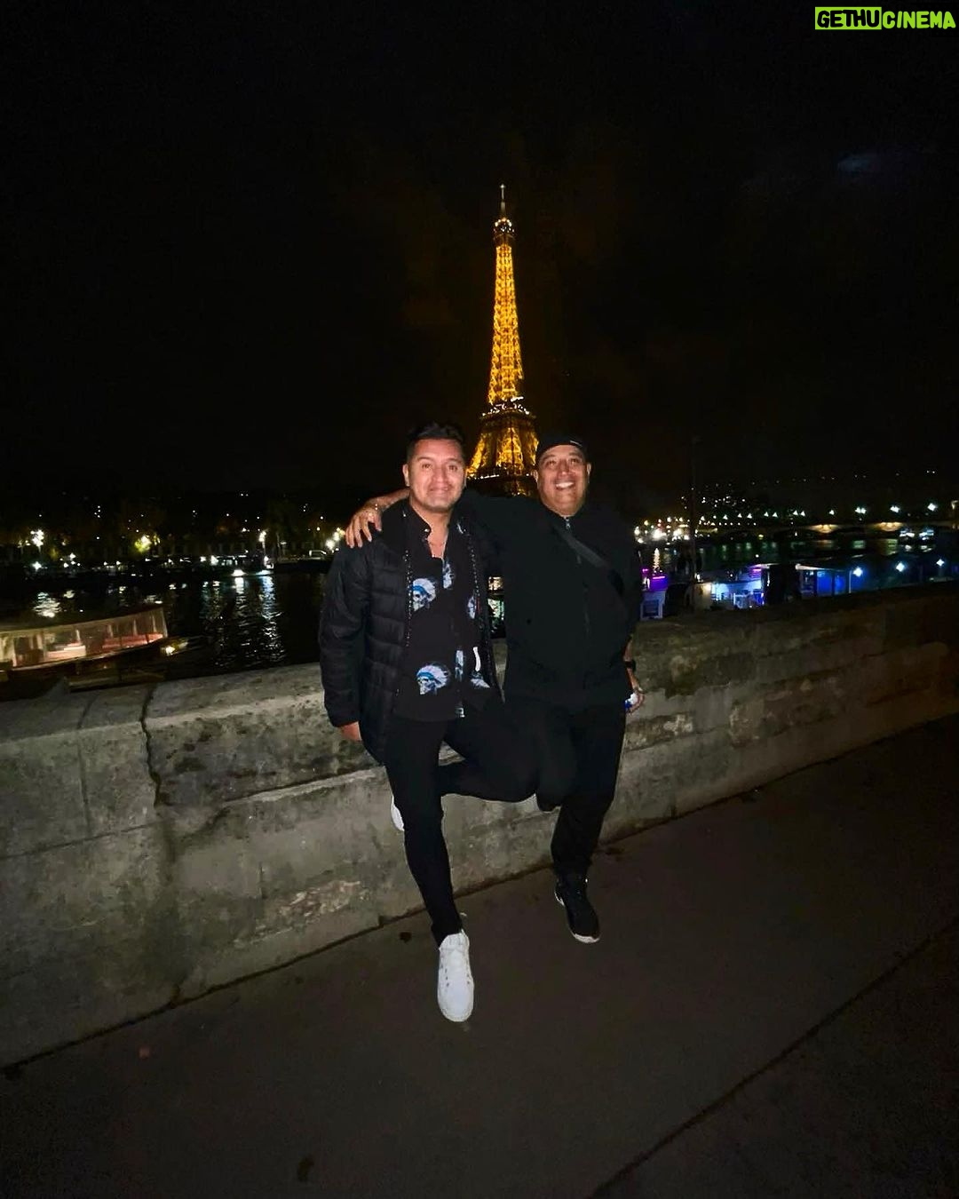 Gerly Hassam Instagram - Deux Ñers à París. Nos vinimos juiciosos a presentar el examen en la torre ICFES @humorchayannealirio 🤗🤗 Eiffel Tower