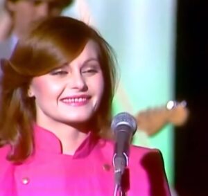 Gerly Hassam Instagram - En esta ocasión el turno es para ellas, porque el género romántico también tiene grandes exponentes femeninas, faltan muchas pero aquí las que considero quizás las mejores exponentes de la balada en español, no son sus temas más conocidos pero precisamente de eso se trata, de ampliar la playlist.
1. Rocio Durcal (la gata bajo la lluvia)
2. Yuri (Primer amor) 
3. Paloma San Basilio (el color del mar)
4. Amanda Miguel (Dudas)
5.Lolita (Abrázame)
6.Marisela (si no te hubieras ido)
7.Angela Carrasco (alguien como tú)
8.Tormenta (me siento sola)
9.Daniela Romo (Enamorada de ti)
10. Mari Trini (yo no soy esa)