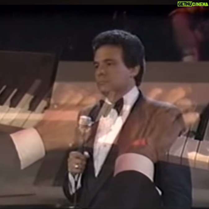 Gerly Hassam Instagram - Viernes de plancha! Les debía esta tanda, el Príncipe de la canción: José José. No necesita presentación ni explicaciones. Escúchame hoy de 5 a 7 pm por @besamebogotafm 97.4 FM #rogelioalaplancha
