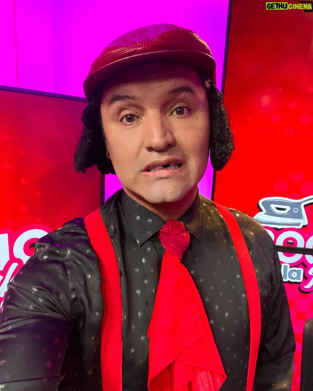Gerly Hassam Instagram - Llámame, tengo mi propia línea caliente. 🔥 #rogelioalaplancha