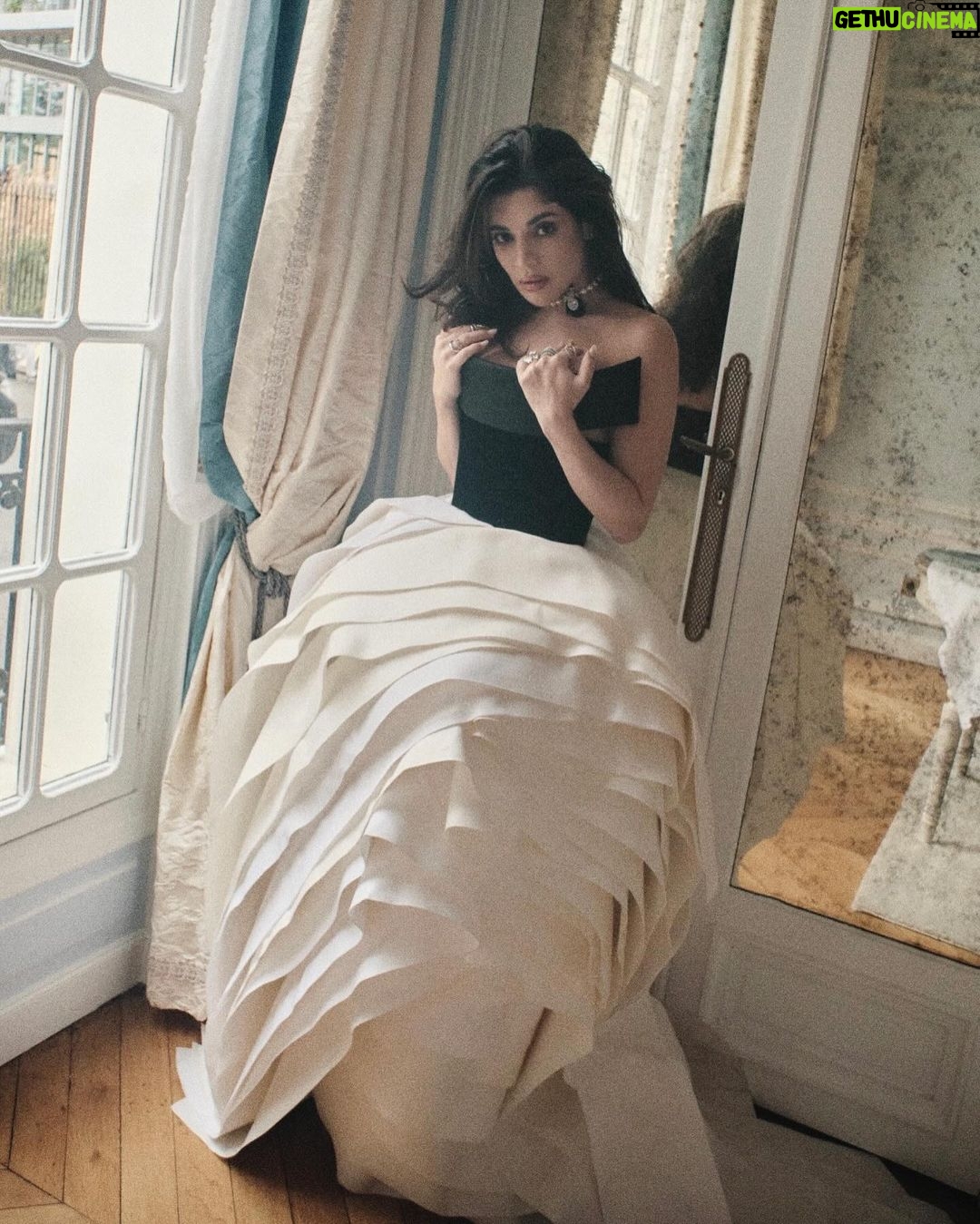 Gessica Kayane Instagram - Draped in elegance, our March cover features the radiant actress @gessicakayane , adorned in the exquisite designs of @saiidkobeisy Dive into Gkay’s enchanting journey through the Haute Couture realm, where she reigns supreme as one of the highest-ranking influencers during the Haute Couture. Her story is a mesmerizing blend of passion, style, and the artistry that defines the grandest week in the fashion world. Team Credits Editor-in-chief @princechenoastudio Photography @chuck.reyes Styling @yyuuaannqqiiaann Glam @rodrigocosta Check full cover story at www.Galoremag.com