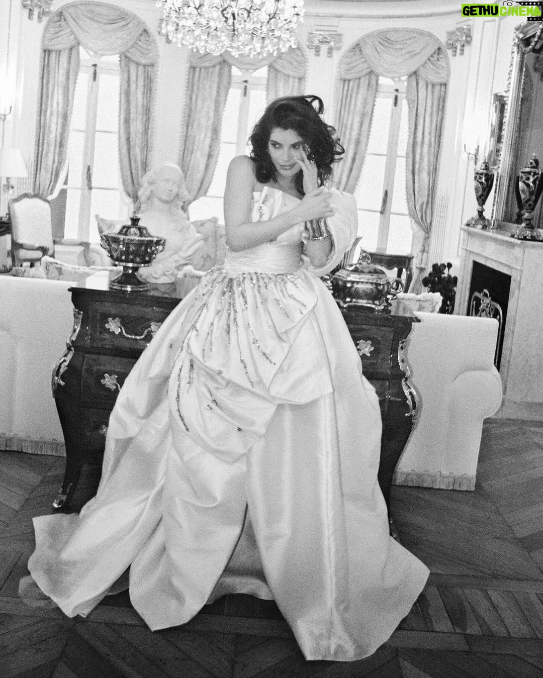 Gessica Kayane Instagram - Draped in elegance, our March cover features the radiant actress @gessicakayane , adorned in the exquisite designs of @saiidkobeisy Dive into Gkay’s enchanting journey through the Haute Couture realm, where she reigns supreme as one of the highest-ranking influencers during the Haute Couture. Her story is a mesmerizing blend of passion, style, and the artistry that defines the grandest week in the fashion world. Team Credits Editor-in-chief @princechenoastudio Photography @chuck.reyes Styling @yyuuaannqqiiaann Glam @rodrigocosta Check full cover story at www.Galoremag.com