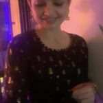 Giaa Manek Instagram - ...And my first reel ❤️🪔. Excited like a kid in a candy store 😛,might delete later . #reels #reelsinstagram #reelitfeelit #reelsindia