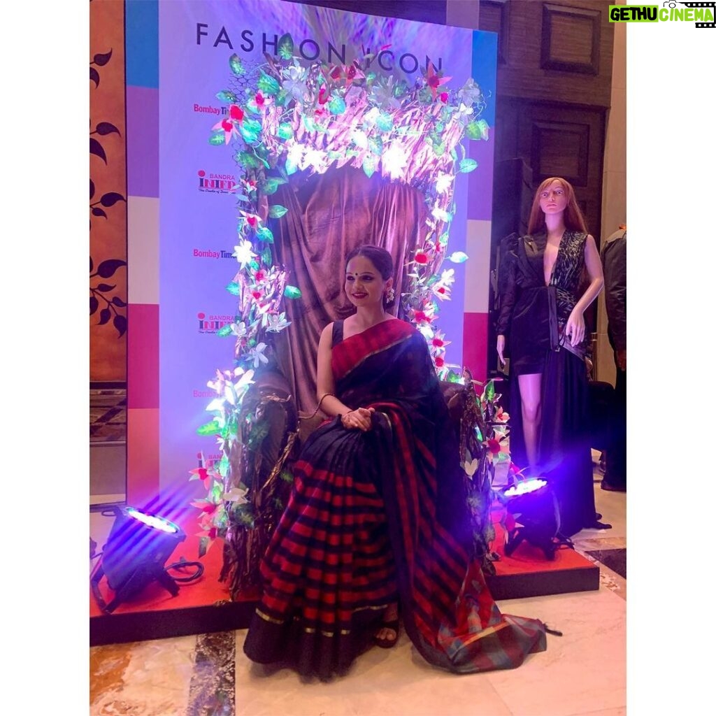 Giaa Manek Instagram - 🔴 Sindoorkhela - A beautiful initiative by @rohitkverma and @thetimesofindia . A global campaign to promote inclusion of all women in the Bengali ritual of shindoor khela .. A campaign that aims to start a tradition of sisterhood .Proud to be a part of this evening . . . . #traditionwithoutcondition #sindoorkhela #rohitverma #timesofindia #genderequality #gratitude