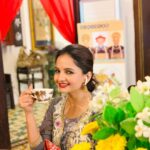 Giaa Manek Instagram – Have a joy-filled blessed SUNDAY ! Cheers ☕️. PC- @nishantsinghm_official