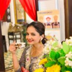 Giaa Manek Instagram - Have a joy-filled blessed SUNDAY ! Cheers ☕️. PC- @nishantsinghm_official