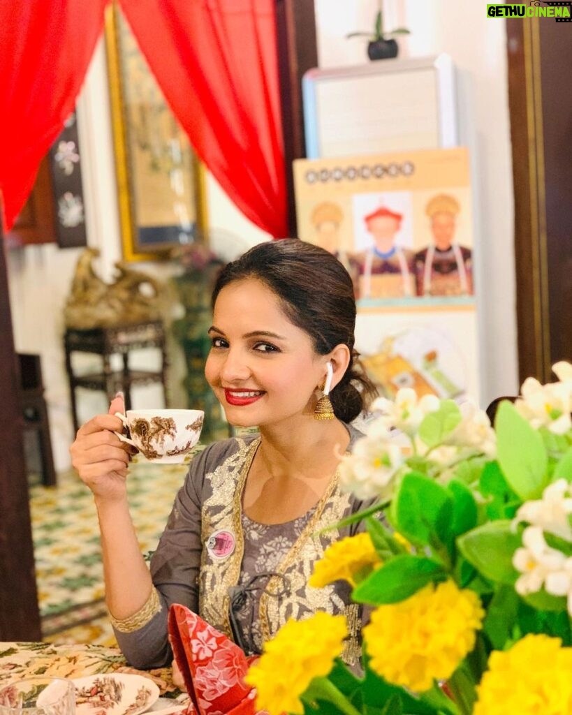 Giaa Manek Instagram - Have a joy-filled blessed SUNDAY ! Cheers ☕️. PC- @nishantsinghm_official