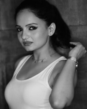 Giaa Manek Instagram - Happy women’s day to me !! 😃 💐 ❤️

Everytime I fall , I feel -I don’t have it in me anymore to get up and start,all over again .
It amazes me ,how I still try ,don’t give up and succeed . 

You are powerful and strong, with all your scars and flaws .
..you just have to see, for own yourself . 
 
🙏 to everyone who inspired me to be “this” and the best version of myself .

Why compete/compare /envy when you can just focus on your garden and be like a beautiful flower ,spreading its fragrance ? 
You are unique and special in your own way just like how everyone else is ! 

Be capable ,confident ,independent and fearless. 
Don’t forget to love yourself while you do to others .

It’s important,we accept ourselves for who and how we are .
Who has to stay ,will stay.
Who has to leave,will leave .
Life goes on ..

Better to try and fail ,instead of not try at all ..
Better to love and lose ,than not love at all .. 
Coz at the end of it all ...
...all that remains is ,how you contributed to you and to others .

Happy women’s day 🥂❤️😘. 
.
.
.
#womensdayspecial