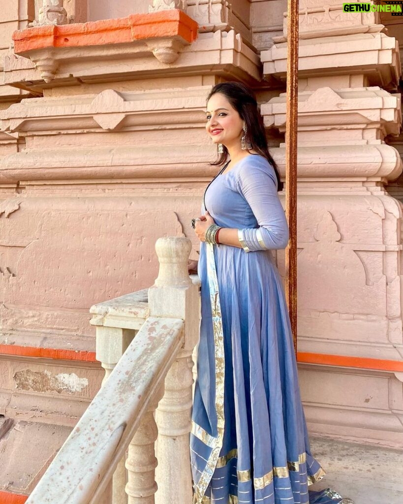 Giaa Manek Instagram - Be the right person first before trying to find your right one . . . . #thursday #throwbackthursday #tbt