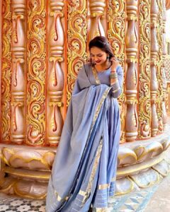 Giaa Manek Instagram - Be the right person first before trying to find your right one . . . . #thursday #throwbackthursday #tbt
