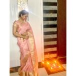 Giaa Manek Instagram - Saree love. ❤️ #throwbacktuesday to 🪔Diwali 🪔. . . . 📸- mommy ❤️ #saree #diwali #light #love