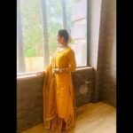 Giaa Manek Instagram - Ganesh Chaturthi 2020 ✨✨. . . . #indianfestives #indianwear #festivevibes #festivefashion