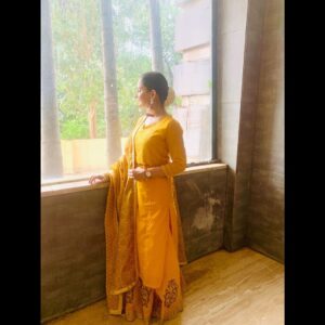 Giaa Manek Instagram - Ganesh Chaturthi 2020 ✨✨. 
.
.
.
#indianfestives #indianwear #festivevibes #festivefashion