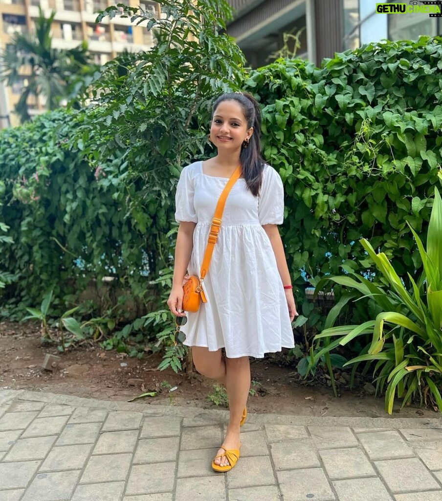 Giaa Manek Instagram - Lily of the valley . . . . #ootdfashion