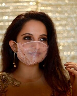 Giaa Manek Instagram - The new lifestyle 💁🏻‍♀️
.
.
.
#facemasks #archanakochhar #specialfabric #preventive