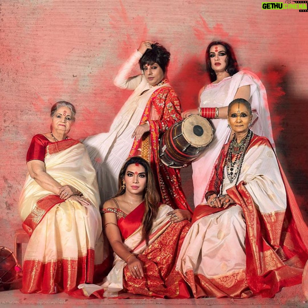 Giaa Manek Instagram - 🔴 Sindoorkhela - A beautiful initiative by @rohitkverma and @thetimesofindia . A global campaign to promote inclusion of all women in the Bengali ritual of shindoor khela .. A campaign that aims to start a tradition of sisterhood .Proud to be a part of this evening . . . . #traditionwithoutcondition #sindoorkhela #rohitverma #timesofindia #genderequality #gratitude