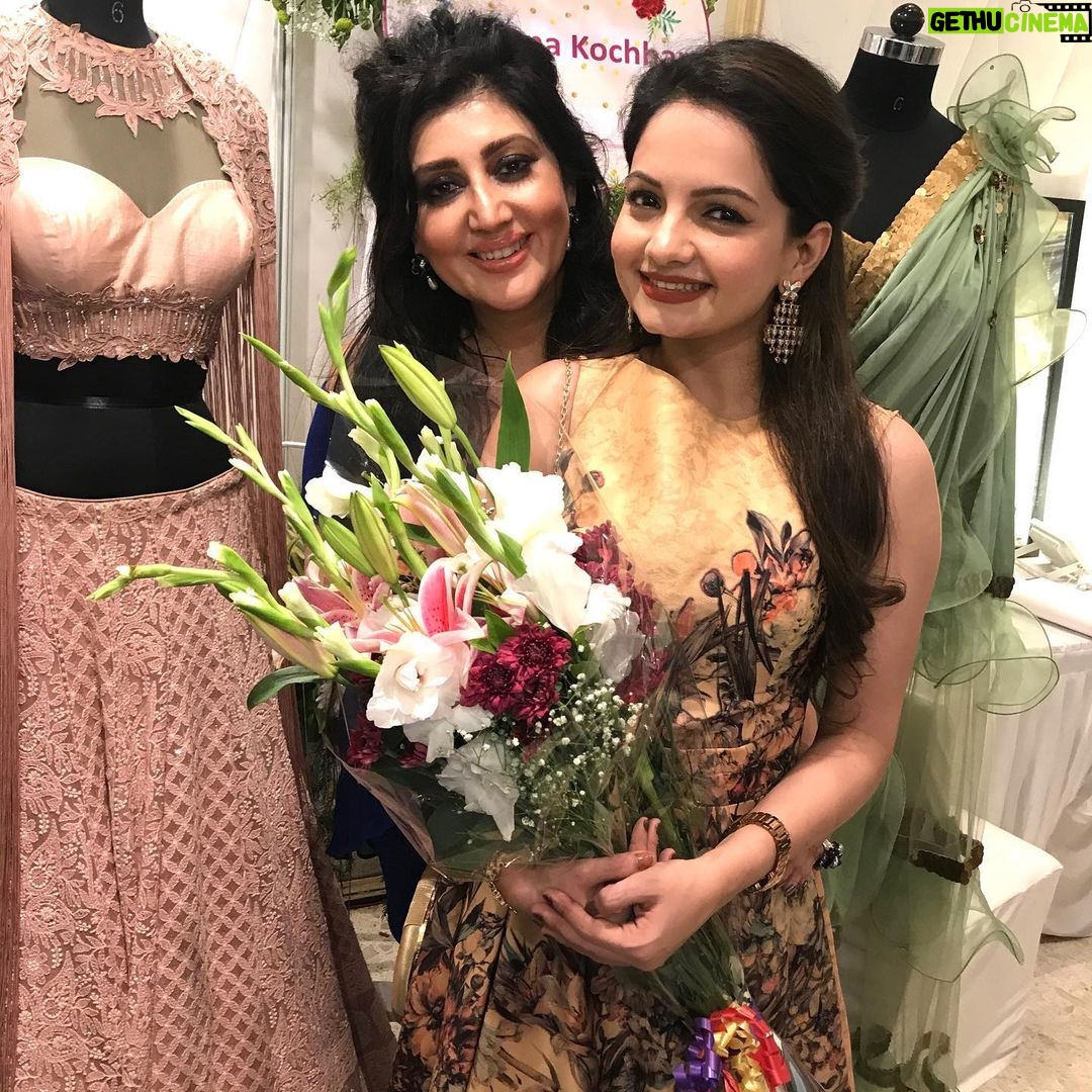 Giaa Manek Instagram - #throwbackthursday 💁🏻♀️ #eventdiaries