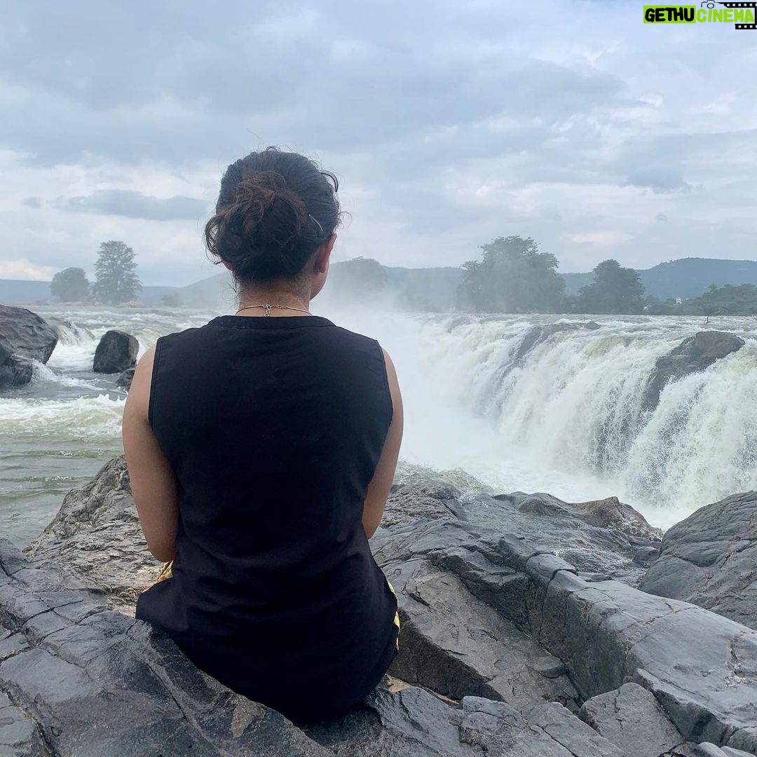Giaa Manek Instagram - Two ways of dealing with a problem - stay and fight back or take a flight ! Taking a flight is always easier but real courage lies in staying and fighting back . Flight breaks you , fight makes you . Choice is always ahead of you . Choose wisely. . . . #courageousinsight Kaveri River
