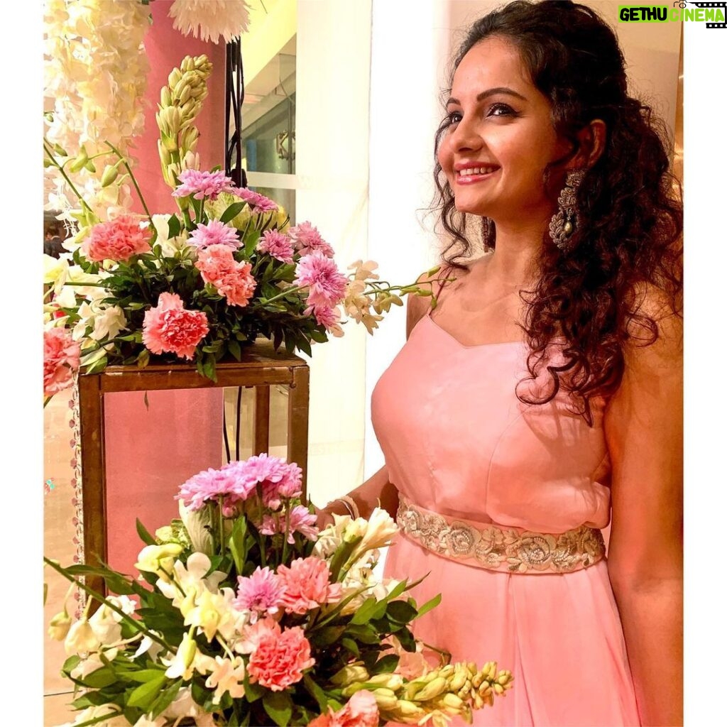 Giaa Manek Instagram - Reception ready 💓. . . . Outfit - @aradhya_designer Earrings - @the_jewel_gallery #ootd #pink #indianweddings