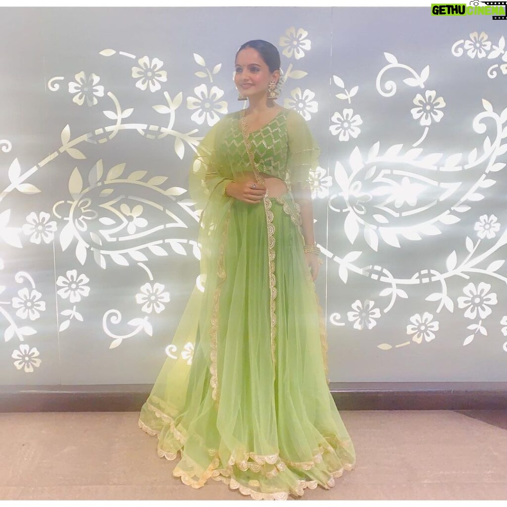 Giaa Manek Instagram - N the wedding season is here :) . . . Outfit - @doreemumbai Jewellery - @the_jewel_gallery #december #indianweddings