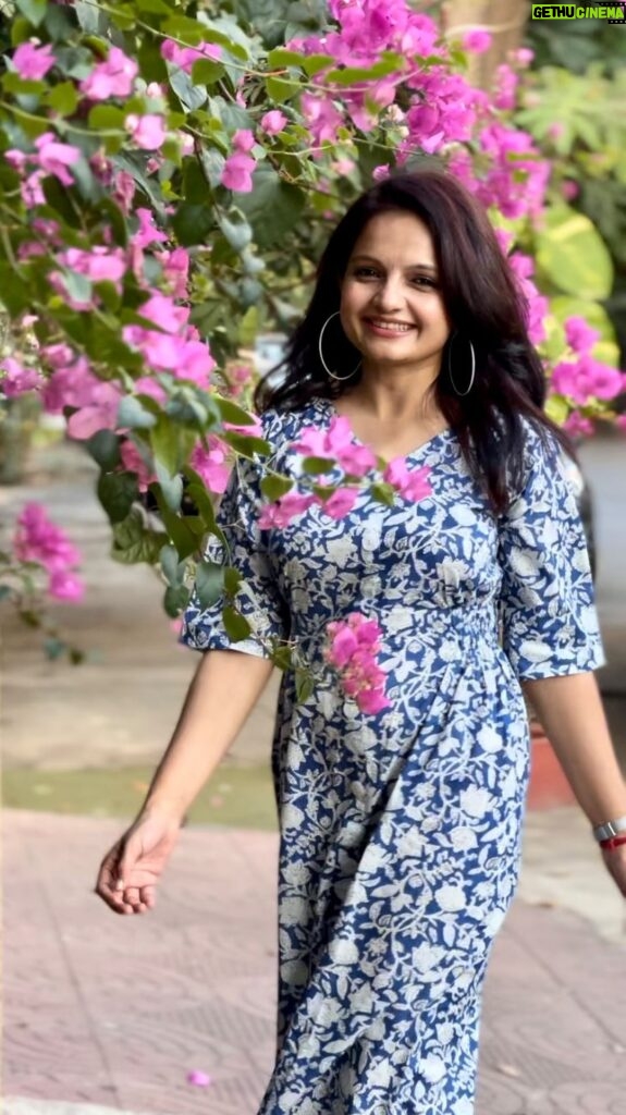 Giaa Manek Instagram - Oh what we find , when we stop searching . Oh what we feel , when we stop forcing . Oh what we receive , when we stop fearing . Oh what we become , when we just love . - creig crippen
