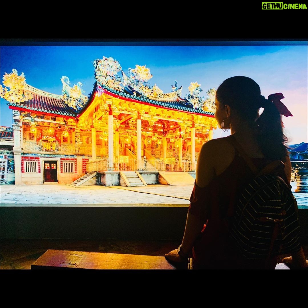 Giaa Manek Instagram - The “Khoo Kongsi” is this beautiful large Chinese clanhouse with elaborate and highly ornamented architecture, a mark of the dominant presence of the Chinese in Penang.It exemplifies good luck and prosperity . . . . #ExperiencesUnfiltered #PenangUnfiltered #BusinessEventsPenang #Penang #GeorgeTown #heritage #UNESCO #culture #KhooKongsi #dragonmoutainhall #tbt #travel #globetrotter #wanderlust