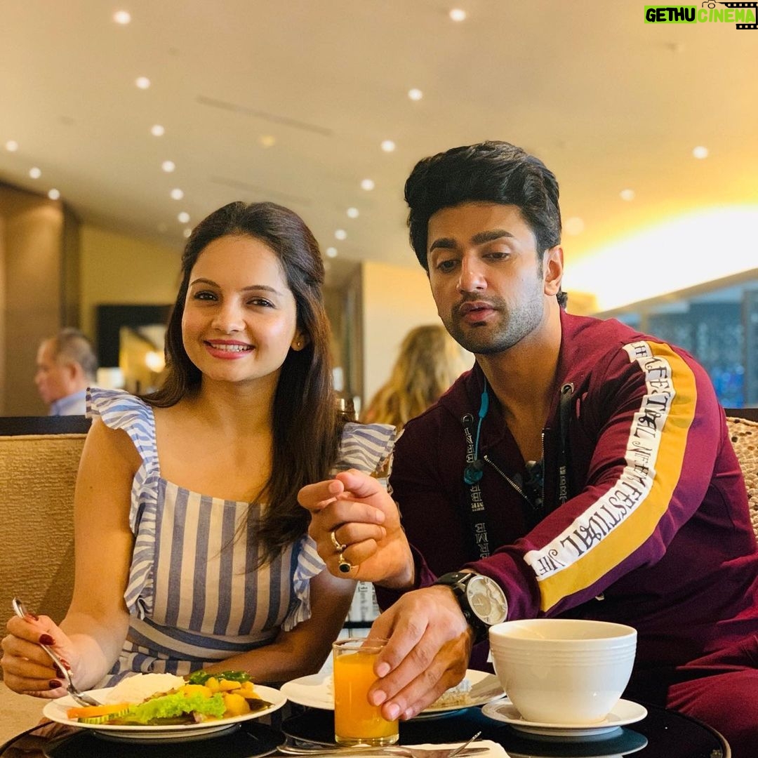 Giaa Manek Instagram - All the stats in the world can’t measure the warmth of a smile ! Totally feeling myself at home in the Golden Lounge . Gratitude ! . . . #malaysiaairlines #malaysianhospitality #ExperiencesUnfiltered #PenangUnfiltered #BusinessEventsPenang #penang MH FirstClassLounge @ KLIA KUL