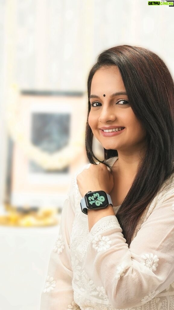 Giaa Manek Instagram - Who ever thought you could pay bills from your smartwatch❓ Watch It Happen with the all-new @fireboltt_ DREAM android smartwatch.⌚ It is not just a watch. It’s a Wristphone as it comes with 4G LTE/WiFi connectivity, Android OS, Google Play Store, GPS, and more. ⚡ Buy now from Flipkart, fireboltt.com, or your nearest offline stores at a starting price of INR 6999. Shot by: @monke.studios @monkentertainment #Fireboltt #FirebolttAndroid #FirebolttDream #watchithappen