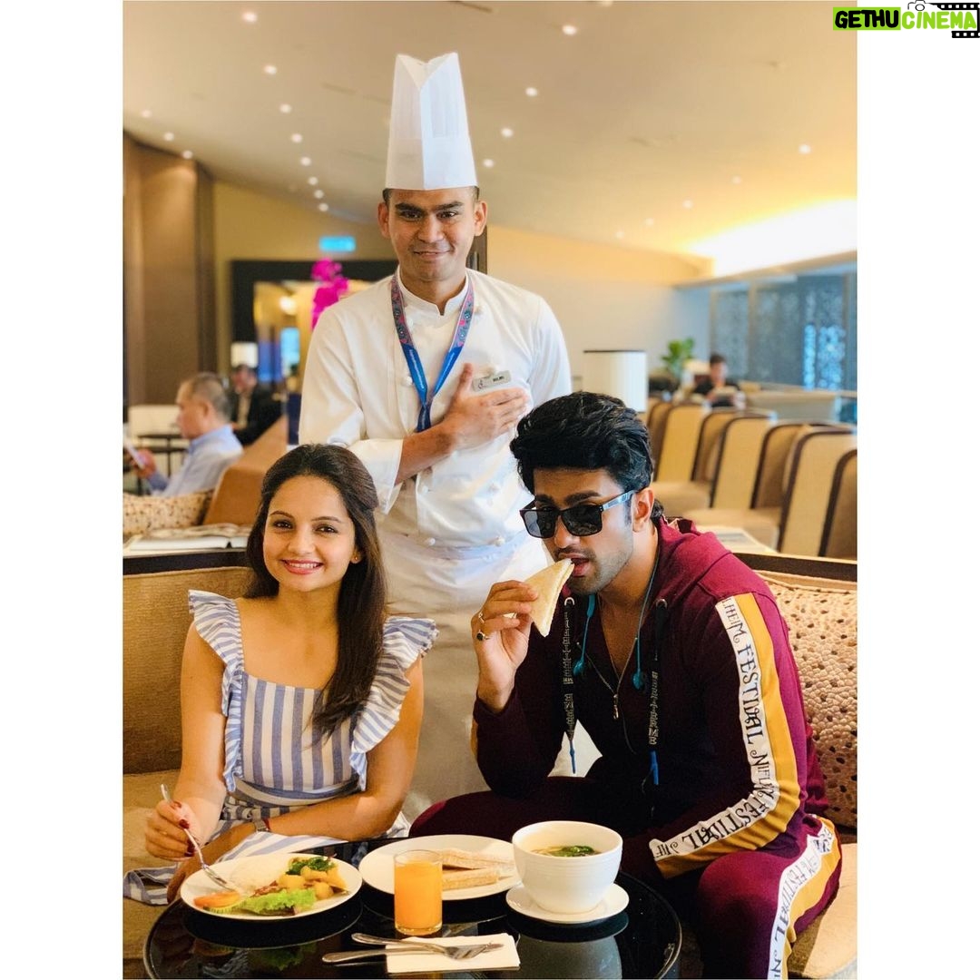 Giaa Manek Instagram - All the stats in the world can’t measure the warmth of a smile ! Totally feeling myself at home in the Golden Lounge . Gratitude ! . . . #malaysiaairlines #malaysianhospitality #ExperiencesUnfiltered #PenangUnfiltered #BusinessEventsPenang #penang MH FirstClassLounge @ KLIA KUL