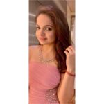 Giaa Manek Instagram - Red carpet ready !! And this time it was different.. My first time on a cruise .. Truly a memorable experience.. Thank you @jaleshcruises . Wearing - @the_adhya_designer @aradhya_designer Jewellery - @the_jewel_gallery. PC- @ishita.gangopadhyay2012 @ankitbathla10 🤗 . . #launch #jaleshcruises #karnica #ootd