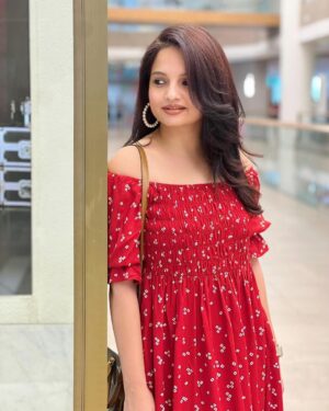 Giaa Manek Instagram - Merry Christmas ! ⭐️ ✨ 🎅 🎄  #love