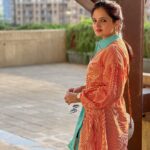 Giaa Manek Instagram - Change ,can be sunshine if you let it in ..☀️.