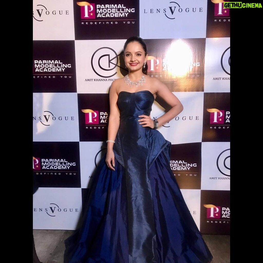 Giaa Manek Instagram - At the #glamonn2019 calendar launch 🌟. Outfit by : @style__inn Designed by : @richa_r29 @anamikagodha1983 Ast by : @ashita_vardhan Jewellery : @the_jewel_gallery. #ootd #event #calendarlaunch #glamonn2019
