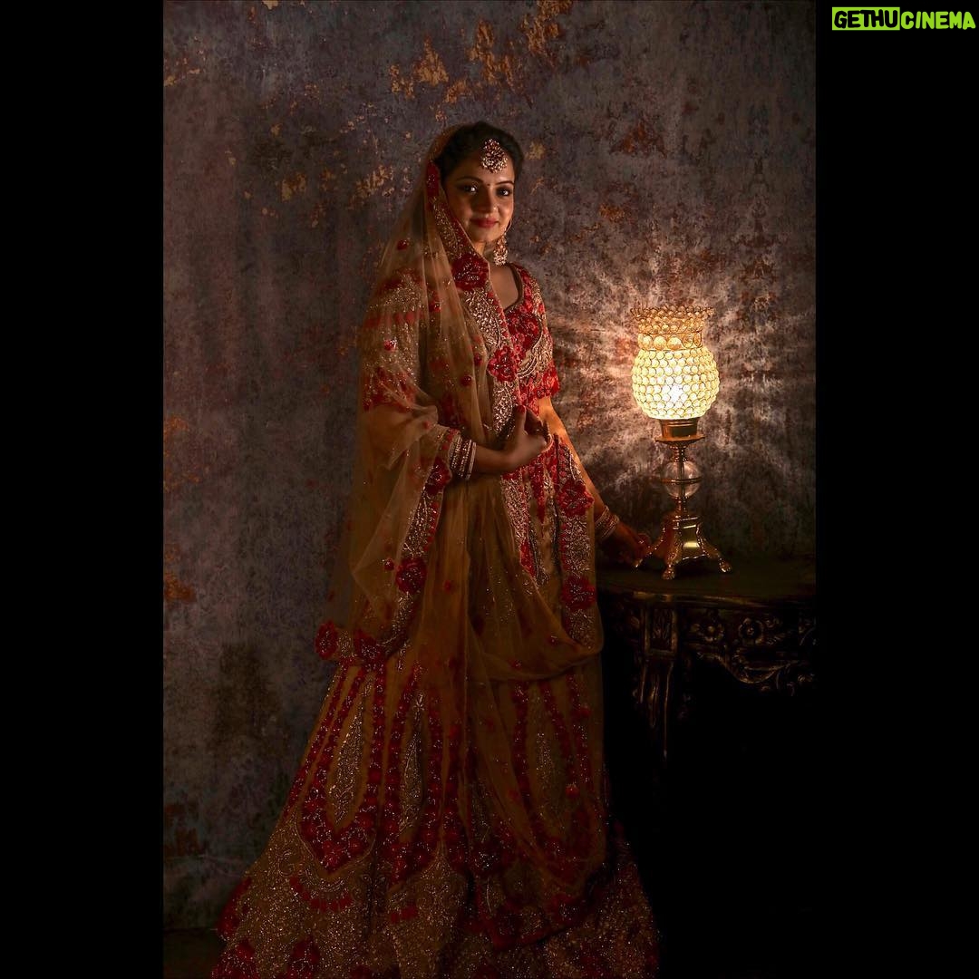 Giaa Manek Instagram - Fear, A seed , that seeped in at tender age Into the depth of a being.. . . Thoughts, Feelings, Expressions.. All that has been suppressed, . . Has branched to be a Tree of False identity, . . Creating endless conflicts Rifting the deepest within... . . Lost in unknown darknesss A deepest dive ..in seek of me...... . . A real me.... . . . #life #seed #fear #me #knowtherealyou