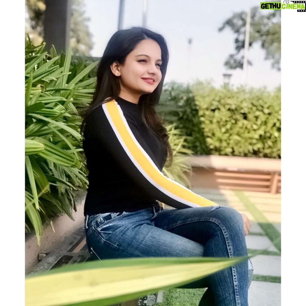 Giaa Manek Instagram - As we bid goodbye to 2018,besides looking at our high points this year ,let’s also have a look at the low ones .. Low ones being negative emotions like - High self image - which we sometimes make ourselves or sometimes made by situations or people around us and we get swayed away because we are ourselves wavering sometimes ,drop it !Allow freshness to seep in ..that’s where the magic begins ! Inferiority- which leads to insecurity ,self doubt,fear and hatred ,drop it! It’s only human to have moments when we feel low! Let it be temporary ,don’t let it overpower you and make you less confident ! You are beautiful the way you are ,be “YOU “! Guilt -repercussion of all the above ! What happens when we are ignorant about these emotions ? It’s like a seed planted in ignorance which will keep growing and become like a “Gridlock” which will eventually make you feel “STUCK “! You sometimes don’t even realize about it for a long time , you only keep suffering not knowing the root cause ! Never too late :) Reflect ,realize ,release ..and you are out of the Gridlock! 🤗 There is light at the end of the tunnel #always ! Cheers 🥂 2018 ! #gratitude