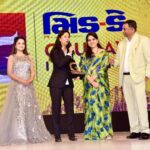 Giaa Manek Instagram - At the @middayindia “Gujarati Gaurav Awards “ felicitating personalities who have contributed immensely in their individual fields . Wearing - @kalkifashion