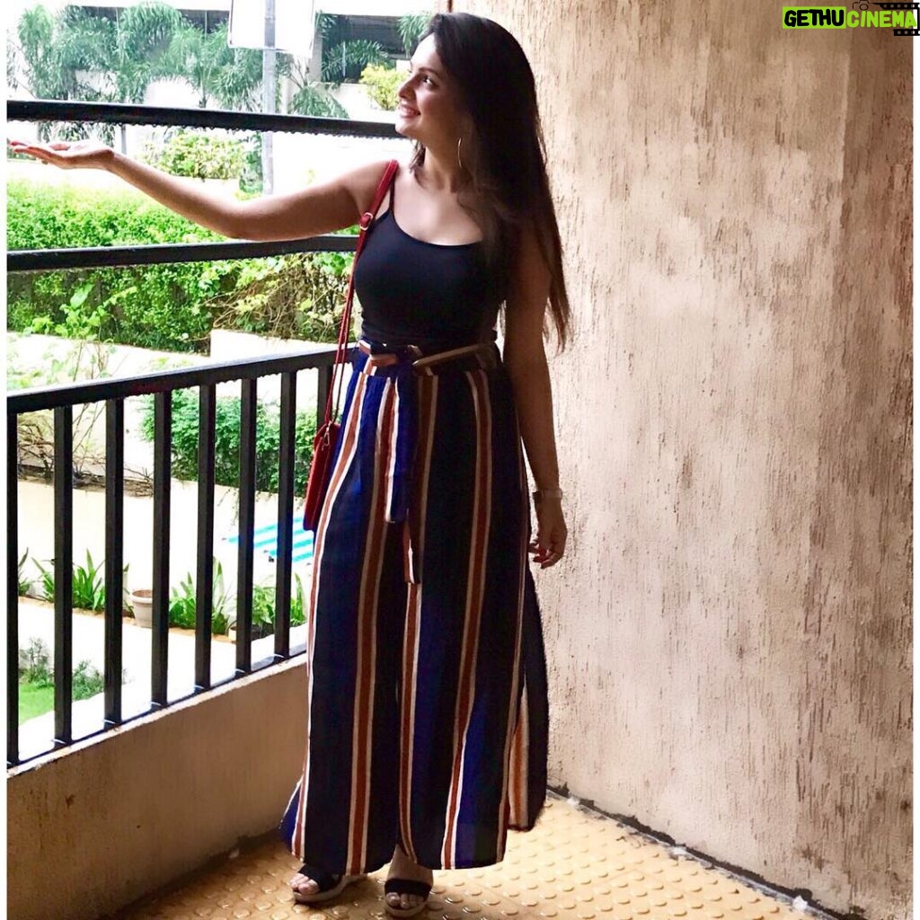 Giaa Manek Instagram - Life is a beautiful journey , Allow it to flow.. Memories from past make you seize, Stalling with fear and aghast, Blurred vision and darkened path, Knowing it all but in denial, When you say yes, you see it happening, When you say no, you see it stalling, Wishes and desires won't help you flow.. Cosmos is blessing... Divine is showering... Widen your perception, bring in freshness.... Life is a flow...... Frozen heart, Broken heart.. All in pain, not letting u fly.. As you are in chase, that which is flown.. Flower in you ,wanting to blossom, Hide and seek game ,which is on, Time to accept you are in denial, Life is a flow....