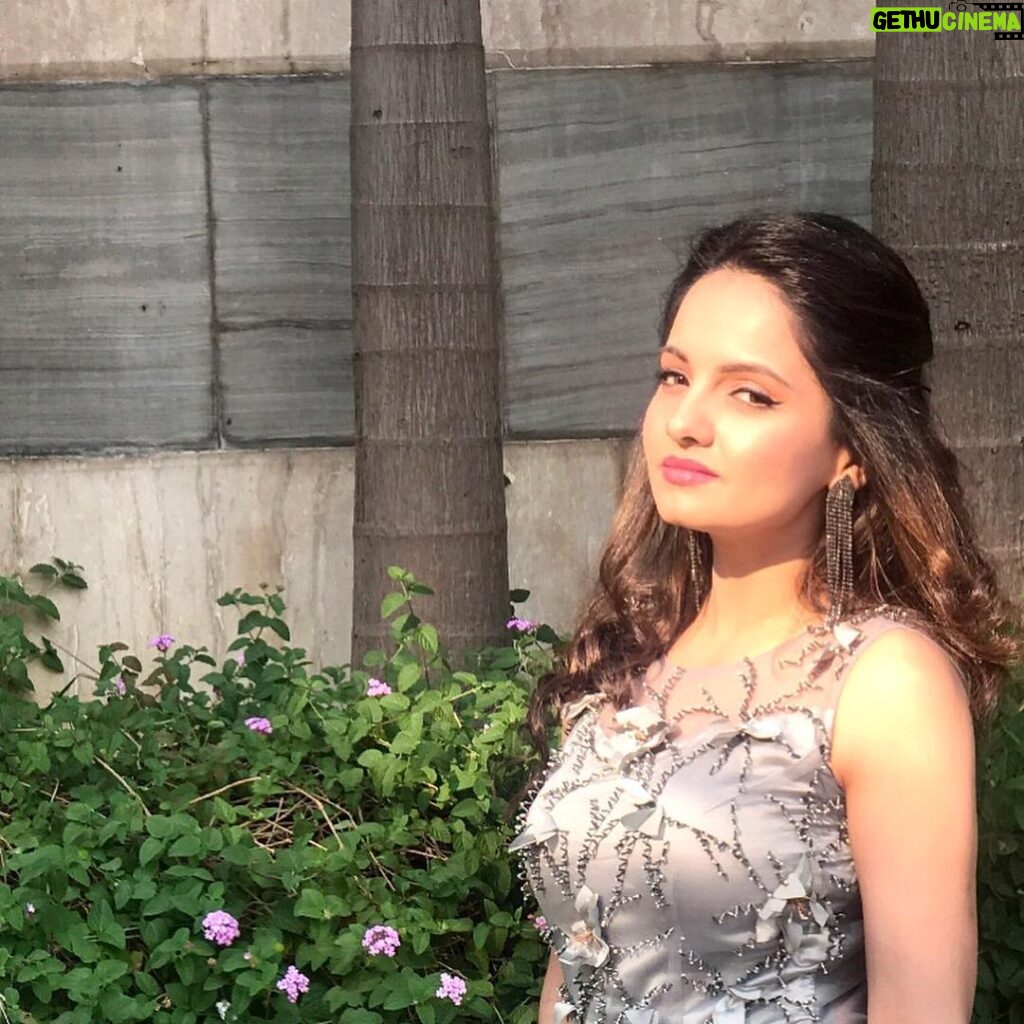 Giaa Manek Instagram - At the @middayindia “Gujarati Gaurav Awards “ felicitating personalities who have contributed immensely in their individual fields . Wearing - @kalkifashion
