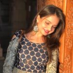 Giaa Manek Instagram - Conversations & Relationships that begin with “unwillingness” doesn't last long... Pillar of “willingness” with gentle Love & Care or the one with Un....... ? Is a choice to be reflected upon... Make a choice with joy,that never ends ! #choice #tickingtime #aboutto #takeoff 🛫